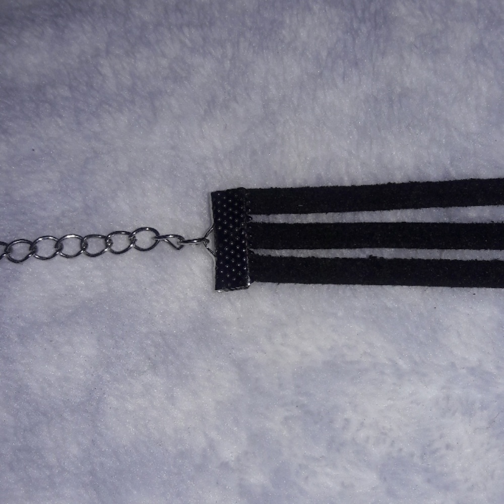 Choker - Picture 2 of 3